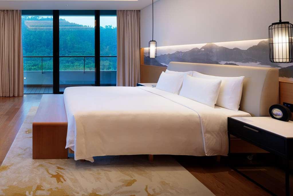 Ln Garden Hotel Nansha Guangzhou Room photo
