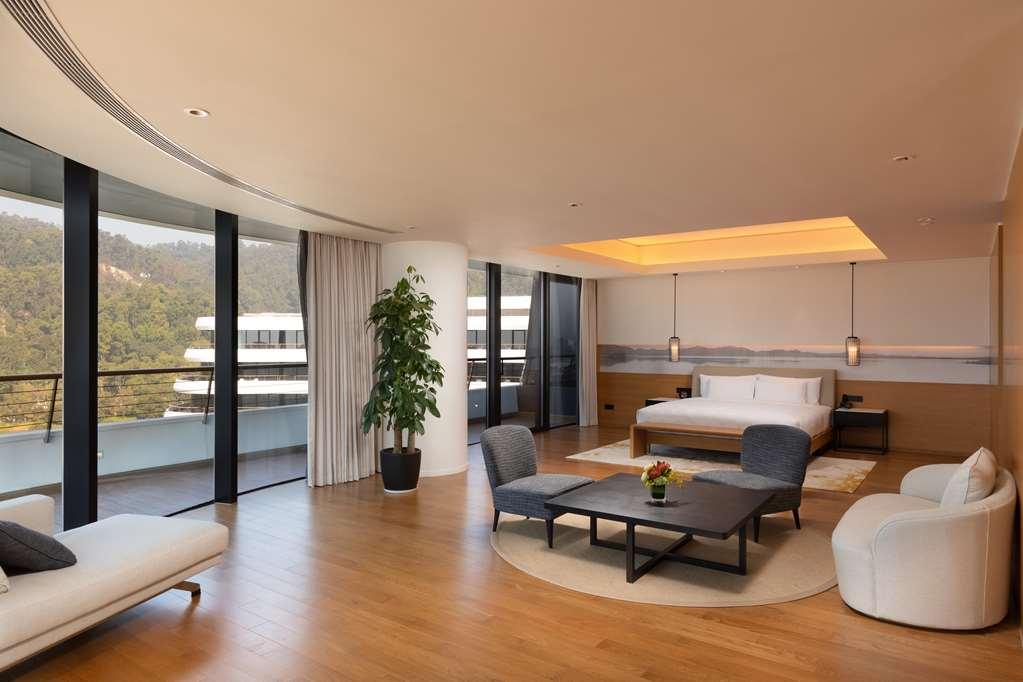 Ln Garden Hotel Nansha Guangzhou Room photo