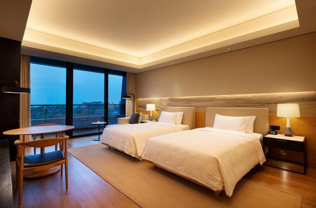 Ln Garden Hotel Nansha Guangzhou Room photo