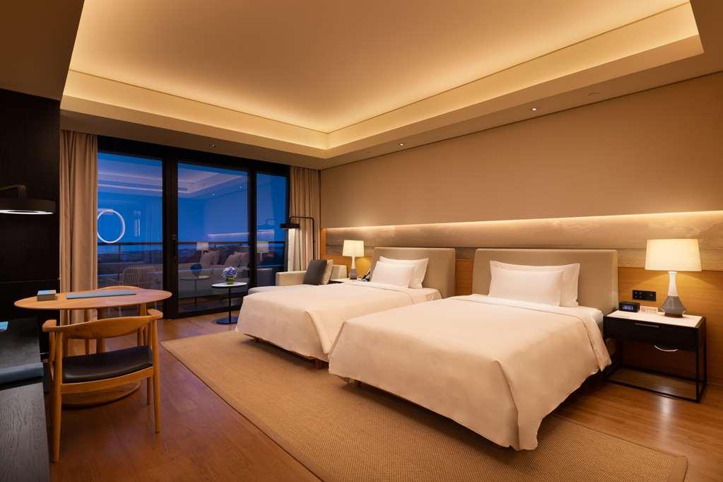 Ln Garden Hotel Nansha Guangzhou Room photo